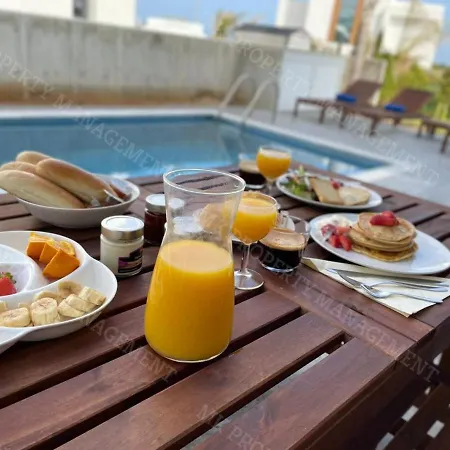 By The Natalya פרוטאראס