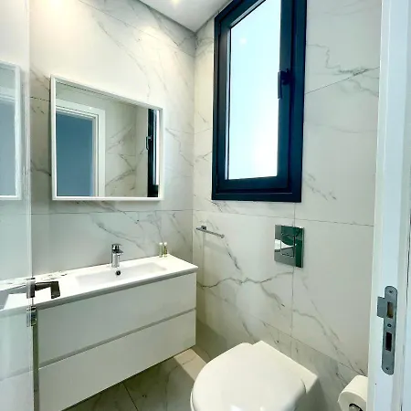 By The Natalya Vilă *